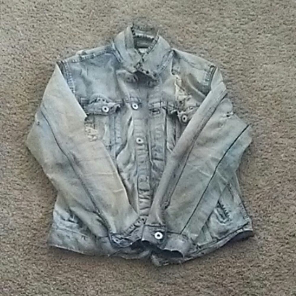 (Dirty Jean jacket) and no its not really dirty 😒